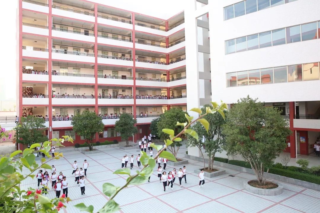 榕城中学开展应急疏散演练及假期安全教育活动