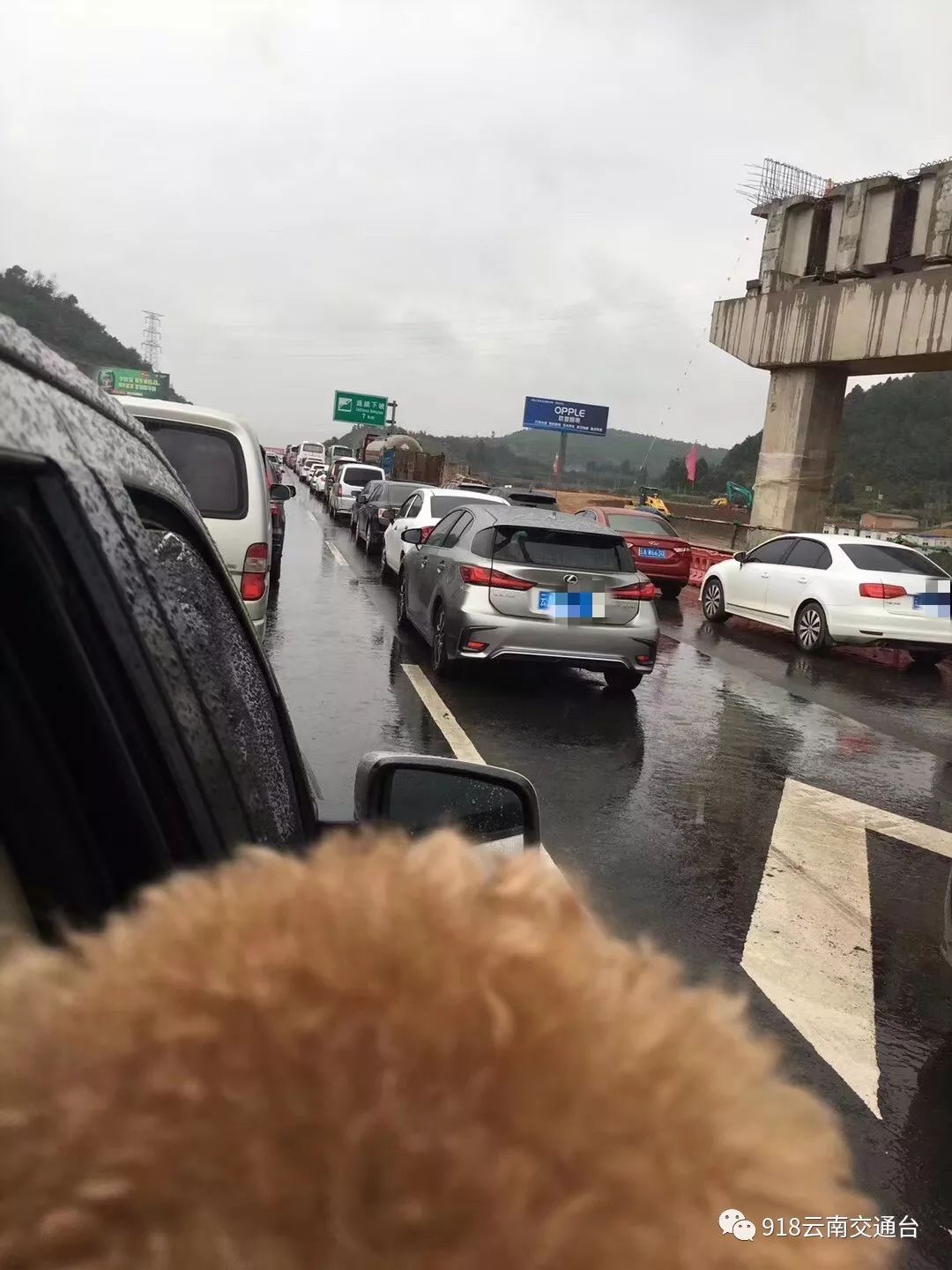 北京晚高峰车流量回升 国贸桥等地区堵车明显