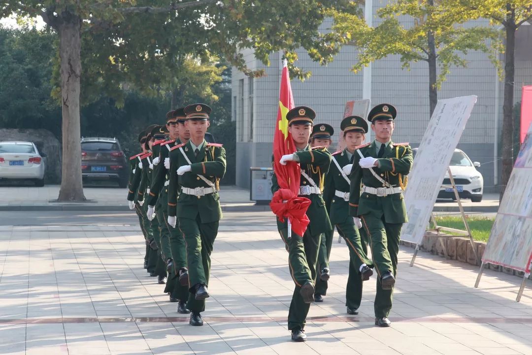 我校将一如既往的加强共青团员的爱国主义教育,激发团员建设国家的