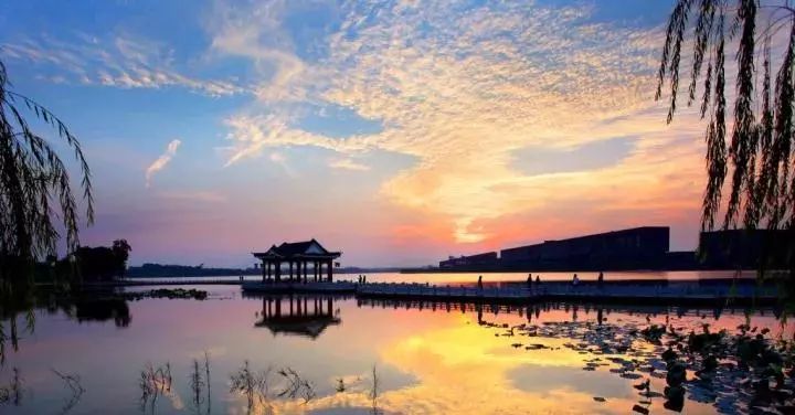 东莞新八景 松湖烟雨位于"科技共山水一色"的松山湖科技产业园区