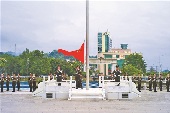 泸西县有多少人口_泸西人即将去这里过火把节 是千人长街宴太好吃还是篝火晚(2)