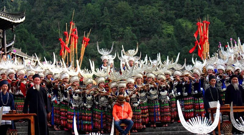 西江千户苗寨苗年"高山流水拦门酒"