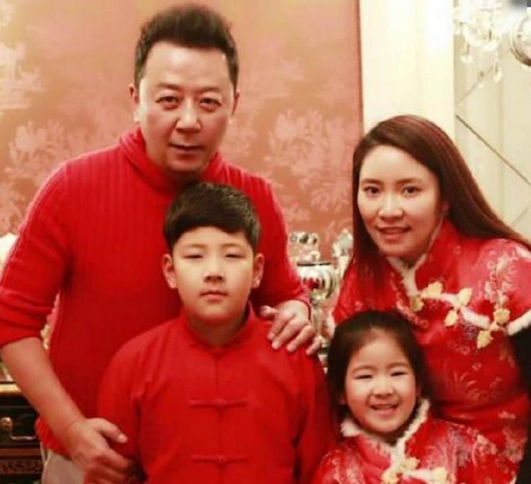 郭涛和妻子李燃2006年结婚,郭涛比李燃大15岁,但是两人非常恩爱.
