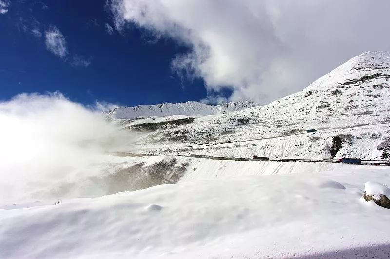 折多山雪景资料图   :成都图片网
