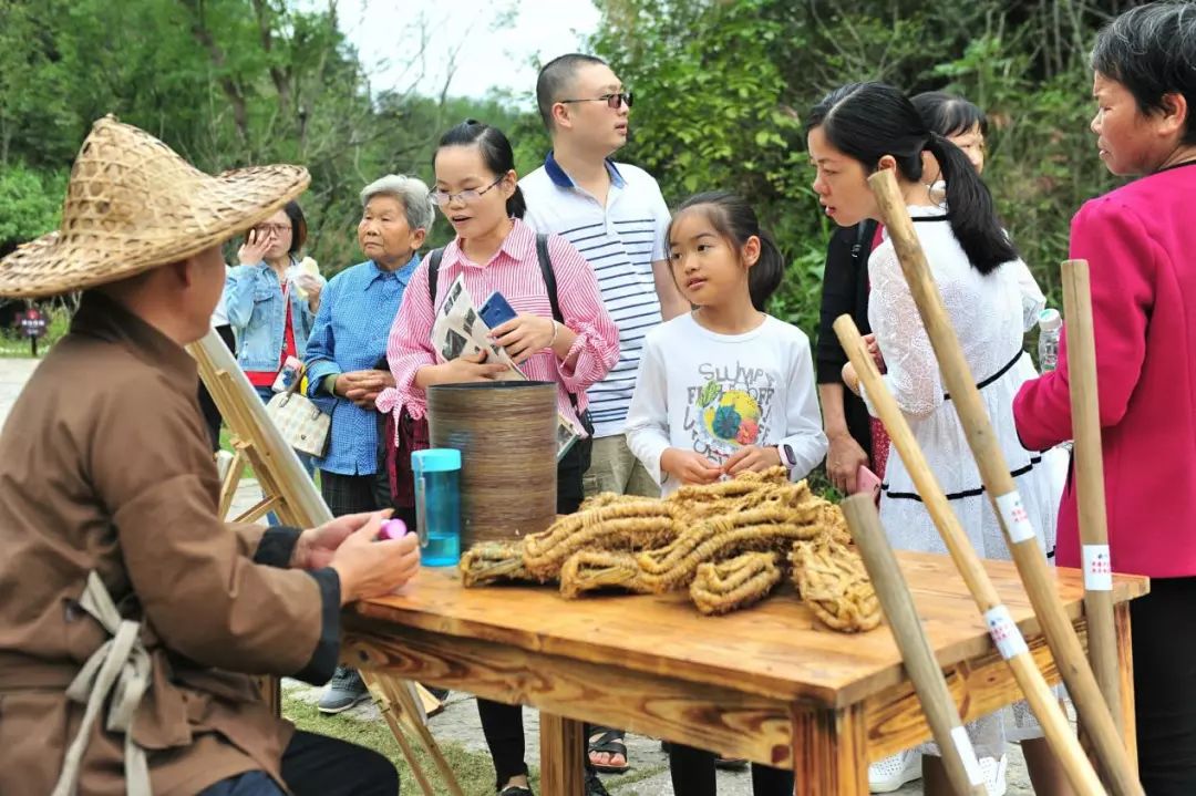 桃花源景区民俗文化艺术周活动受热捧,国庆首日游客破万