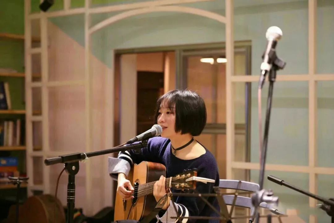 侯吴寒《带你去贵阳》作词:巴雨(张宗雨)作曲:巴雨(张宗雨)演唱:侯