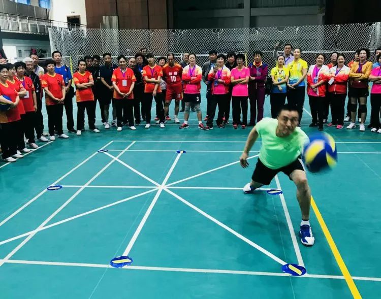 2018年新疆大众排球巡回教学系列活动(昌吉站)在昌吉市海拓体育馆举办