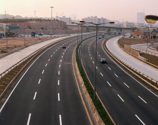 他40年前就预见中国会大塞车，于是捐了数百亿，建了4条高速公路