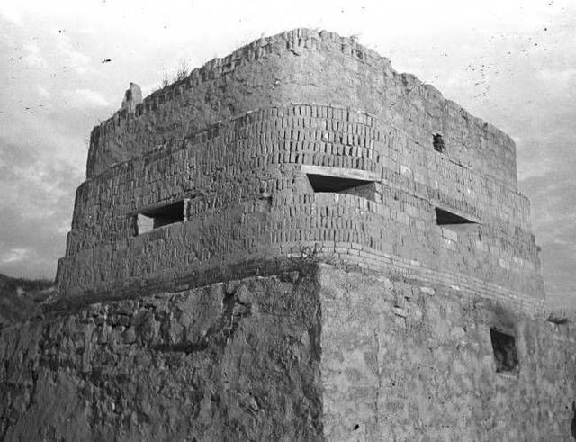 三步一个岗哨,十步一个炮楼,形容了当时日军囚笼政策的恐怖场景!