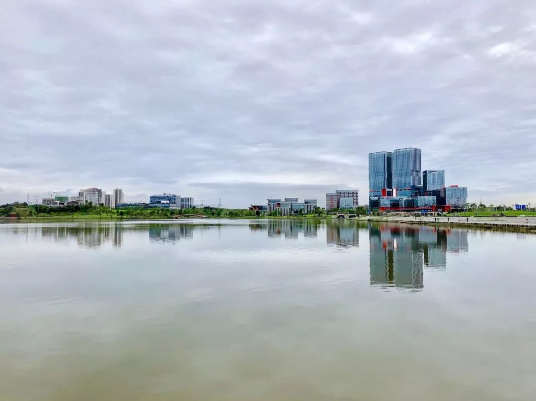 我们看点不一样的贴出十张兴隆湖全景图看看 2:9 下的实拍能否惊艳到