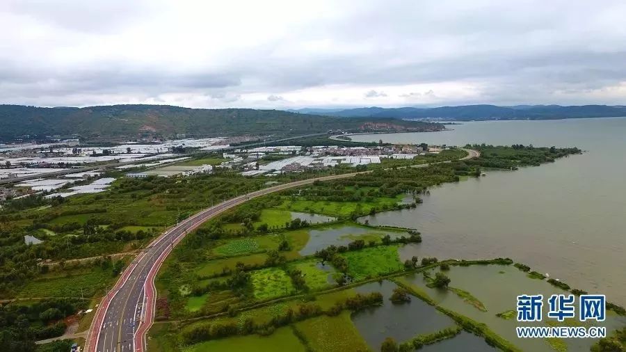 航拍昆明"最美环湖路" 近距离观赏滇池美景