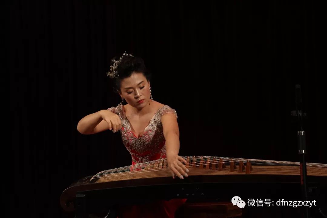 古筝新筝演奏家赵静演奏由国家一级作曲,新筝艺术之父王天一先生创作