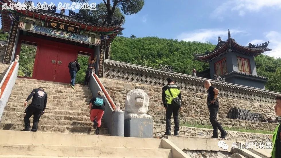 下雨了开车来辽阳龙峰寺 以前就路过 那天买门票了龙峰寺鸟瞰图 更高