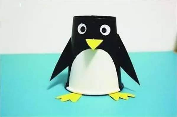 折纸企鹅信使  今天,小莉老师教大家折一只胖胖的折纸企鹅,两分钟
