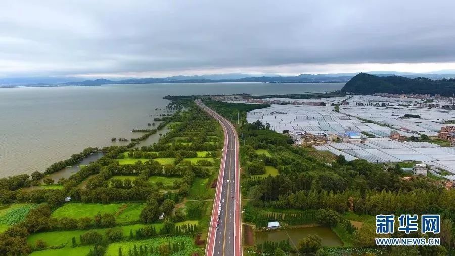 航拍昆明"最美环湖路 近距离观赏滇池美景