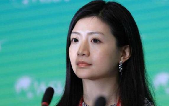 身价100亿至今仍单身的中国最美女富豪，马云曾亲自邀请她出山