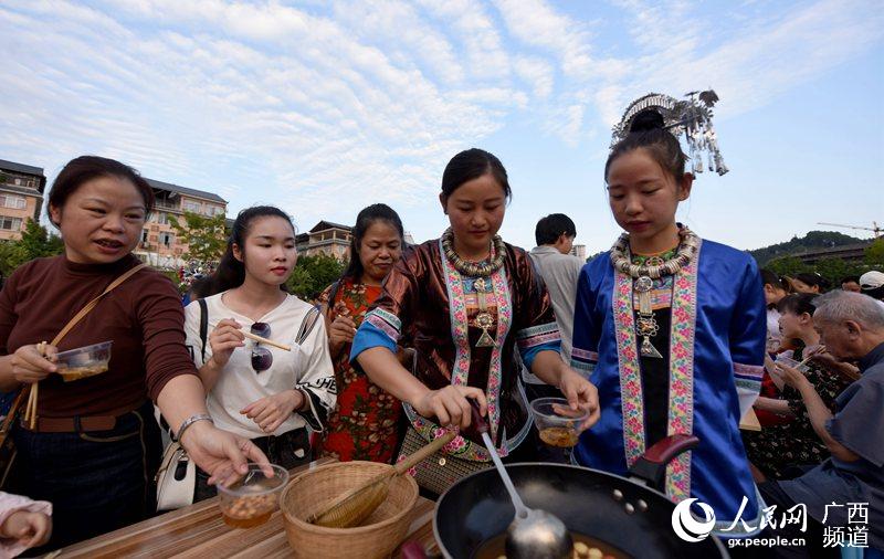 广西三江油茶飘香引客来