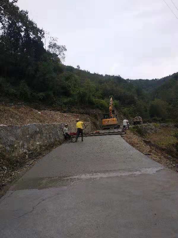 决胜脱贫攻坚战汉滨贫困村道路建设“鏖战正酣”