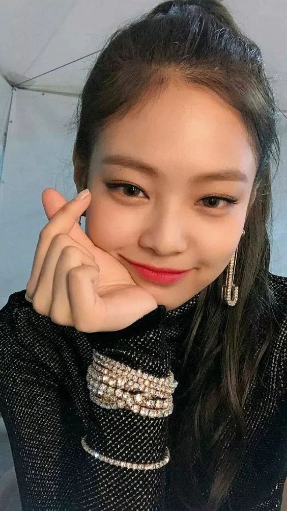 blackpink猫系美人:jennie这高级脸真的是仙女本人了