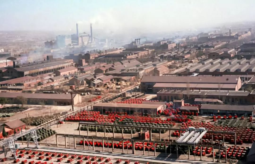 △1974年拍摄的洛阳第一拖拉机制造厂