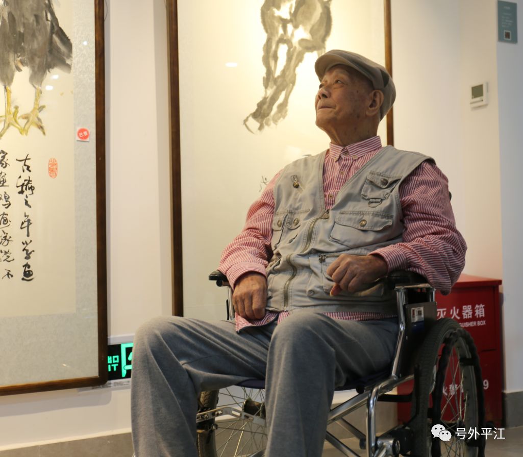 百岁画家周令钊来平参观《吴午如书画摄影展》