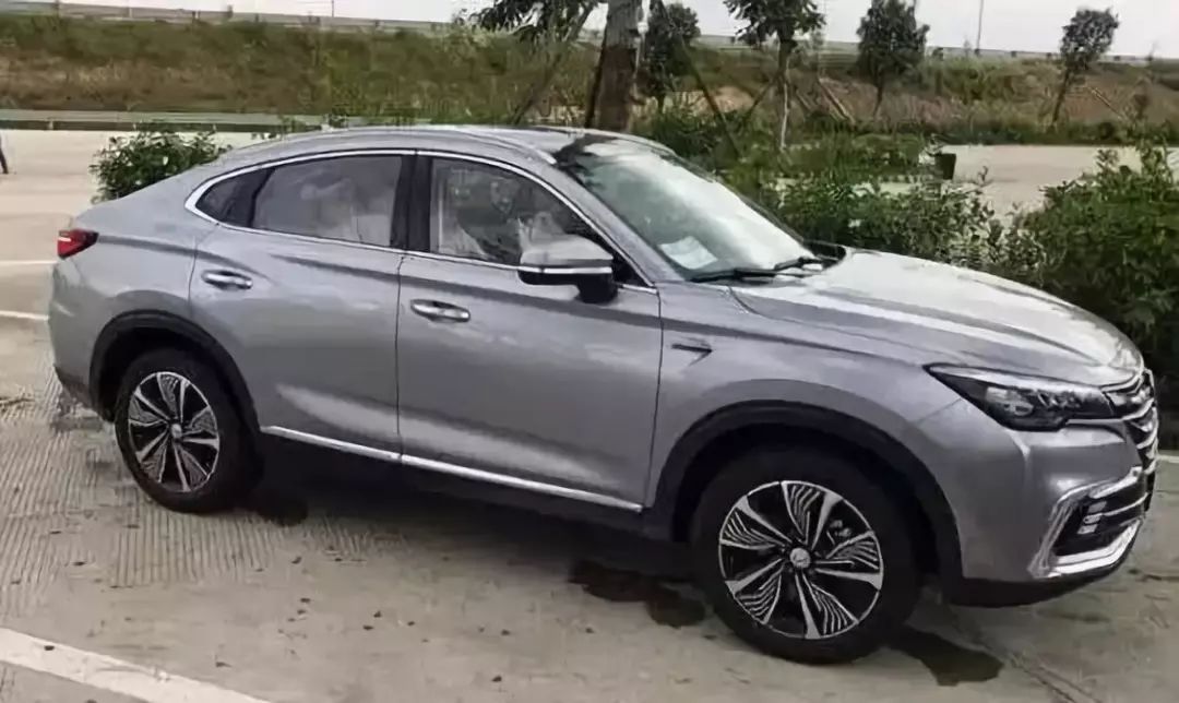 长安中型轿跑suv cs85实车,这颜值怎么样?