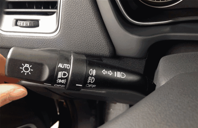 变道灯(左右:车辆变道时使用,拨动到档位后松开,开关自动回位,转向灯