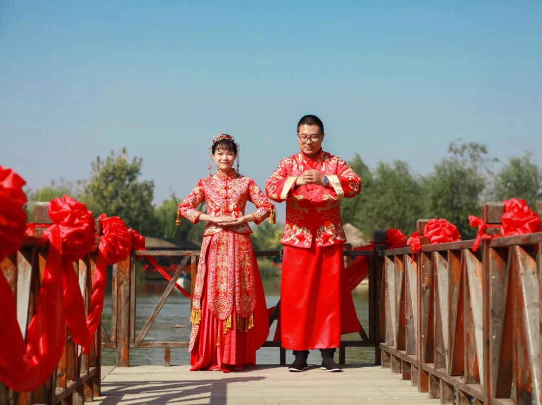 龙园中式集体婚礼 见证幸福时刻