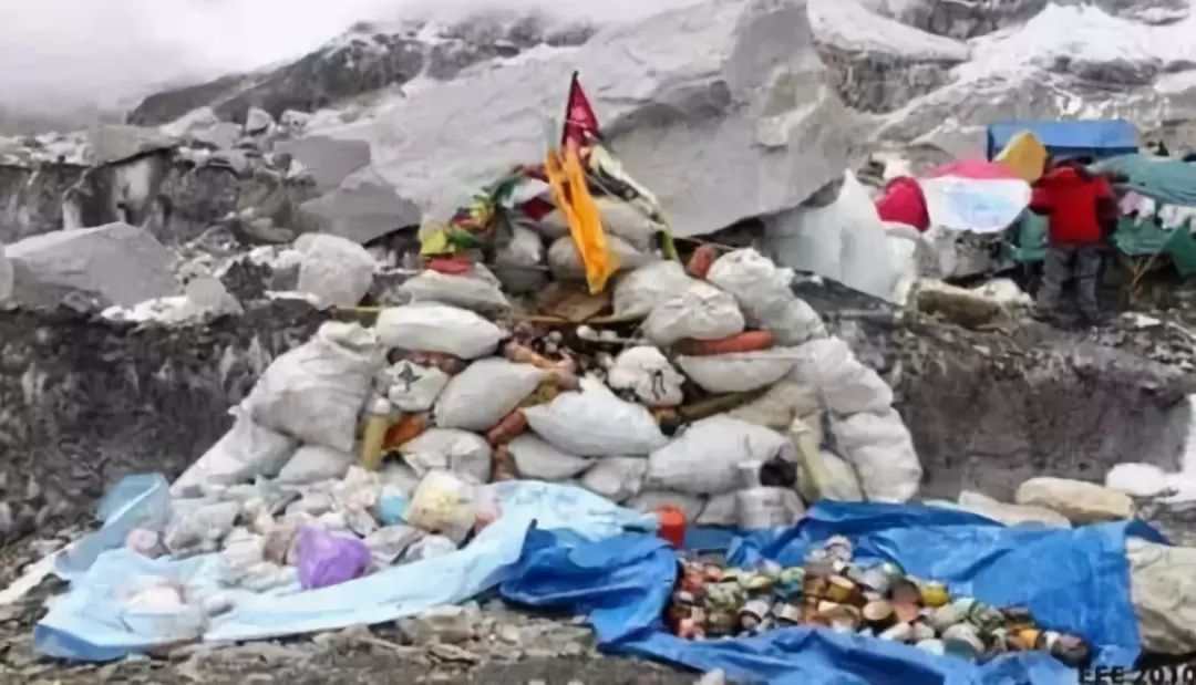 珠峰上也"堵车",尸体,排泄物,垃圾正在覆盖这个神圣之