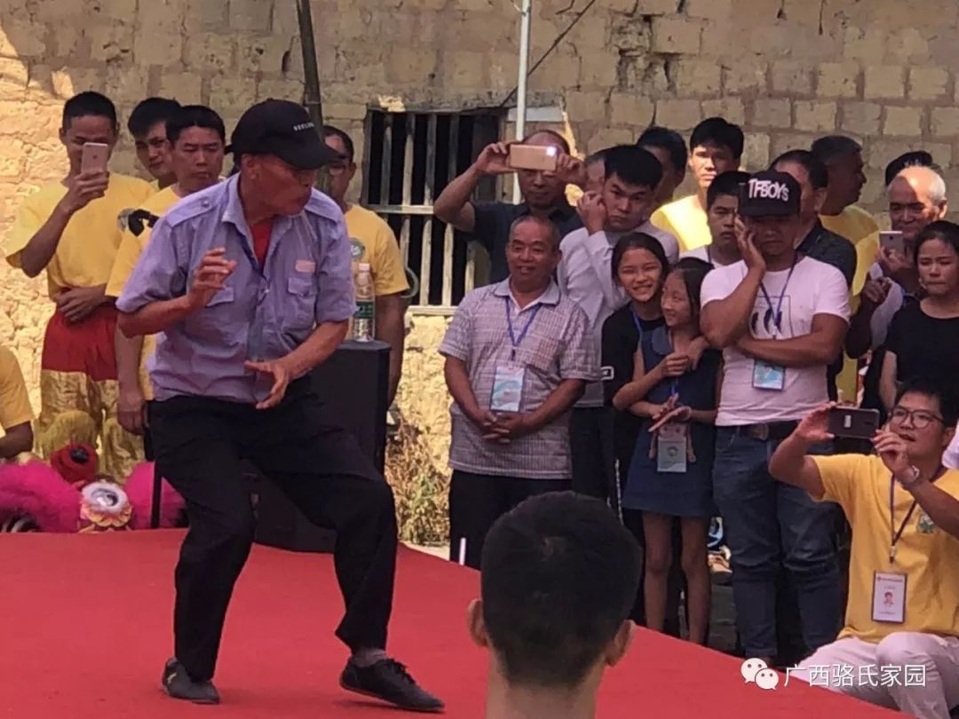 说不定当年先祖骆宾王为避乱世,教育后代弃文习武,也不是不可能.