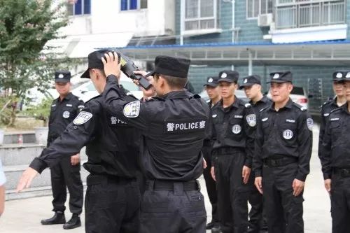 办案民警说被告人口供不重要_派出所民警录口供照片(2)