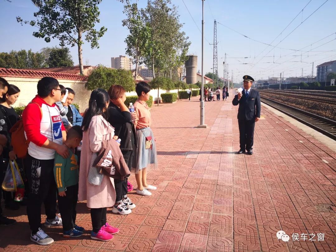 确保旅客有序乘车临汾西站用心服务重点旅客河津站认真开展卫生清理