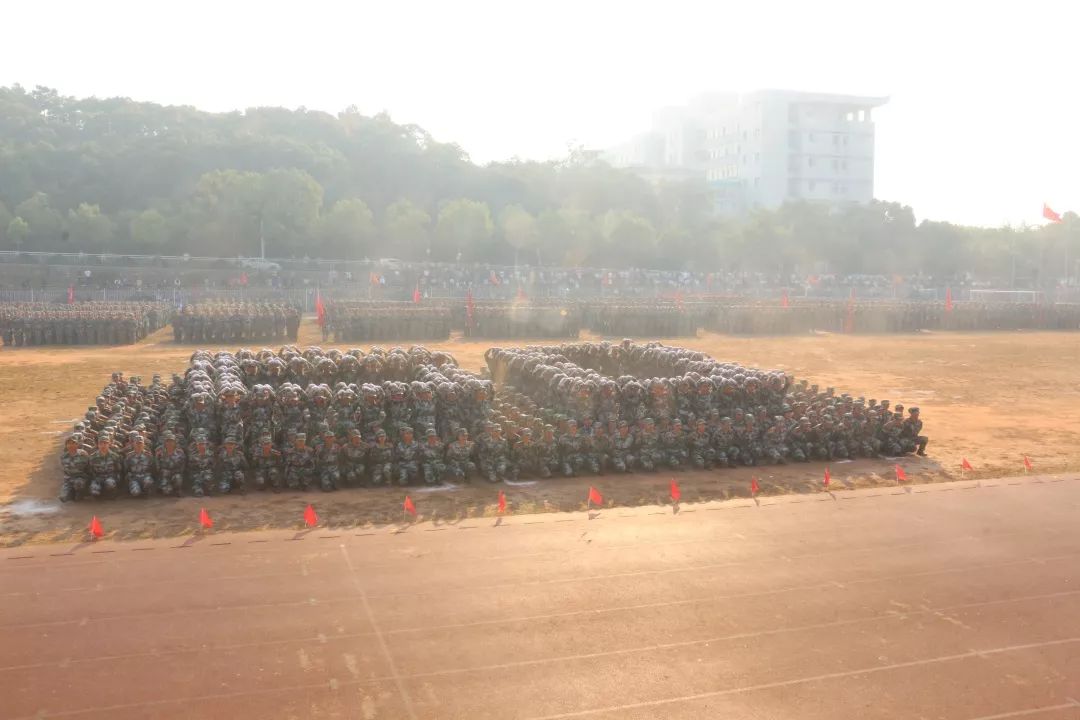 军训表彰大会|15天汗水换得卓越风采,且看18级新生沙场点兵