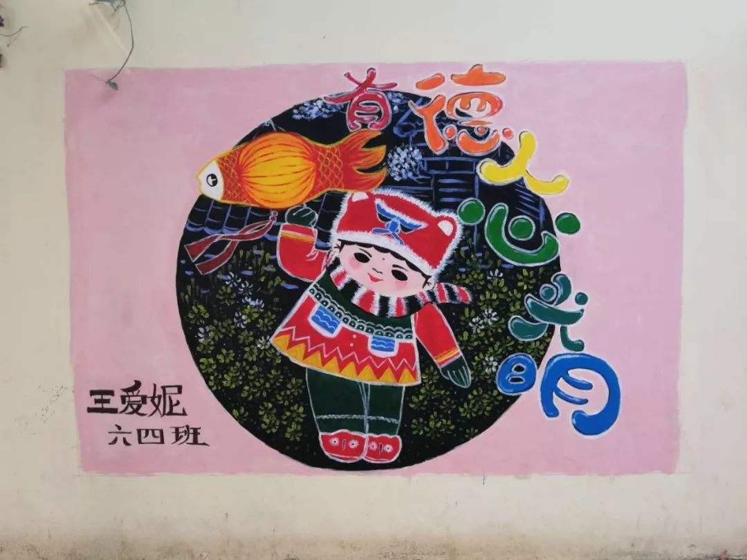 五星红旗,天安门,核心价值观……一幅幅美丽的作品跃然墙上,用画笔