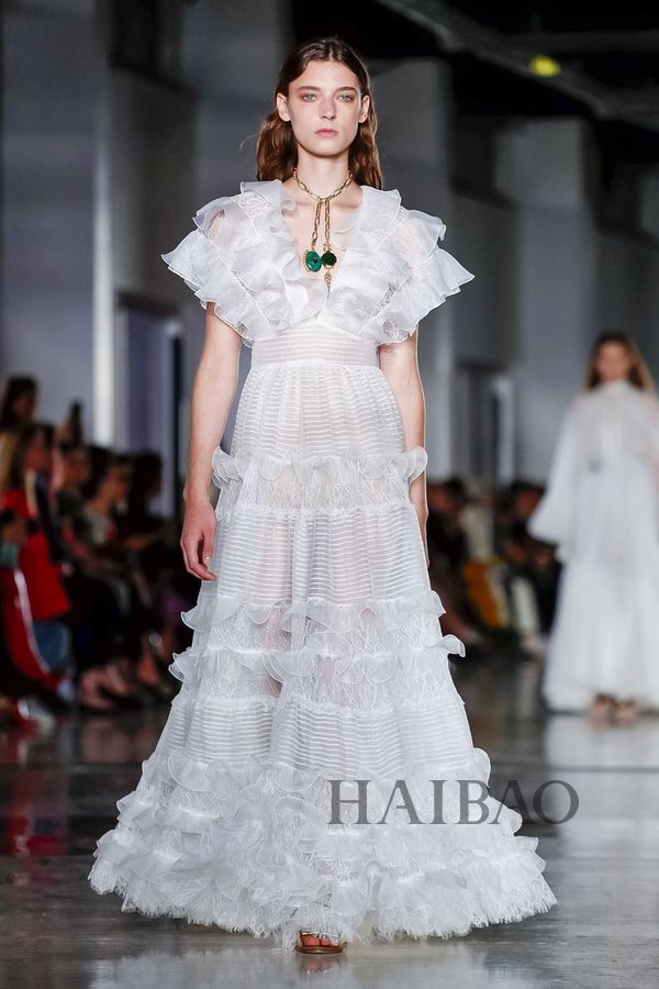 giambattista valli 2019春夏女装秀,海报带你回顾2019春夏巴黎时装周