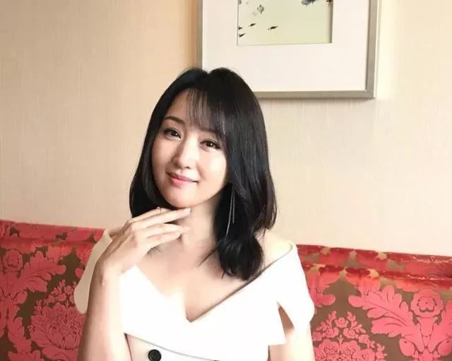 杨钰莹不穿内衣_杨钰莹谈不结婚原因(2)