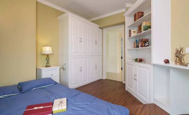 卧室装修三:小孩子的房间格局为不规则的多边形,利用这不规则的空间