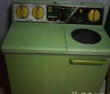 3洗衣机 washing machine上世纪70年代末,电风扇还是个稀罕物件儿,买