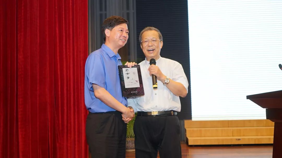 习惯的养成吴淞中学杰出校友清华大学周士渊教授回校演讲