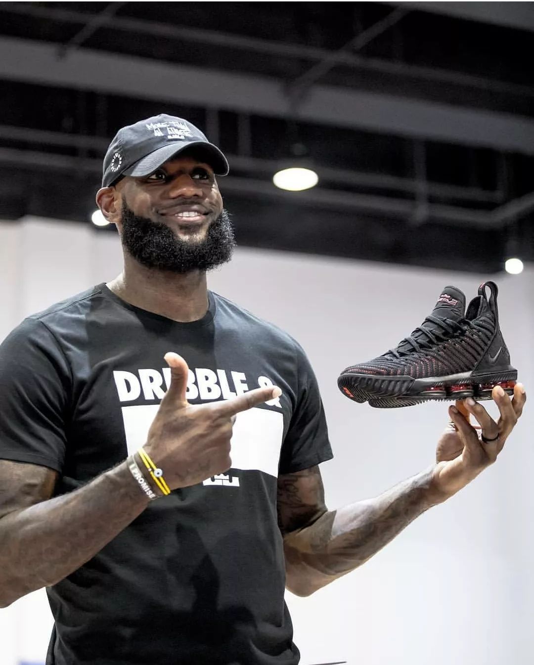 nike—勒布朗·詹姆斯lebron 16"bred"oreo"限量发行