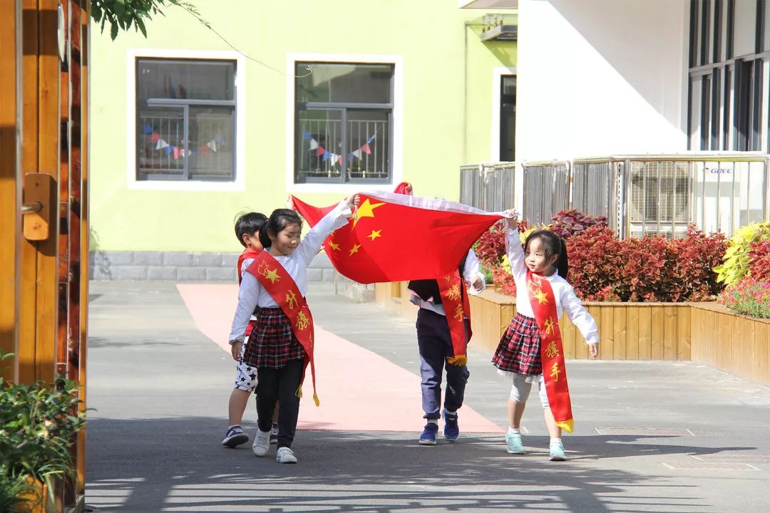 徐泾第二幼儿园开展中秋节国旗下讲话活动