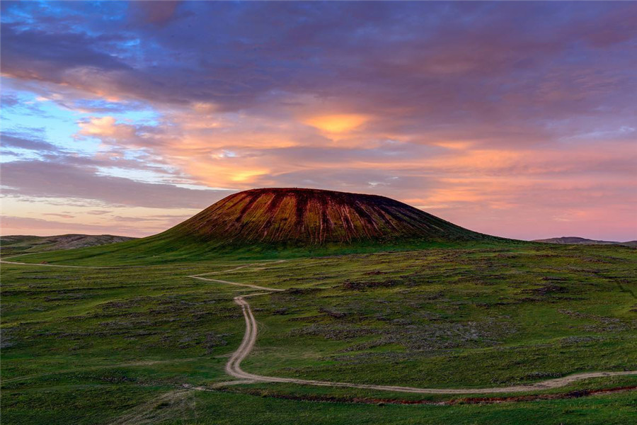 察哈尔火山群,行得稳,刹得住