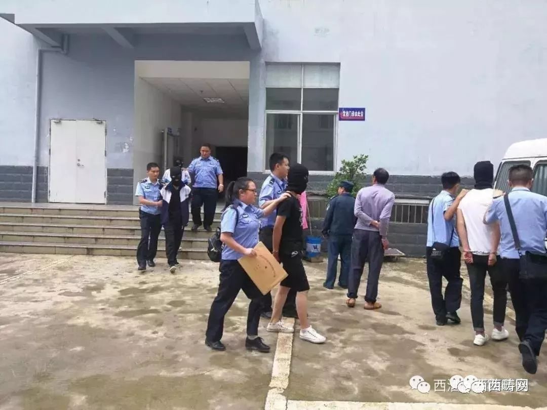 西畴某在校学生持刀,钢管等器械聚众斗殴,5人被刑拘