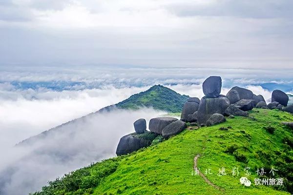 自然景观和傩舞(跳岭头)人文景观等构成的生态旅游风景区,具有"山高