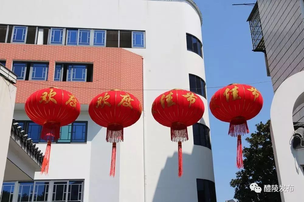 红旗飘扬,灯笼悬挂!醴陵市的国庆节氛围真喜庆