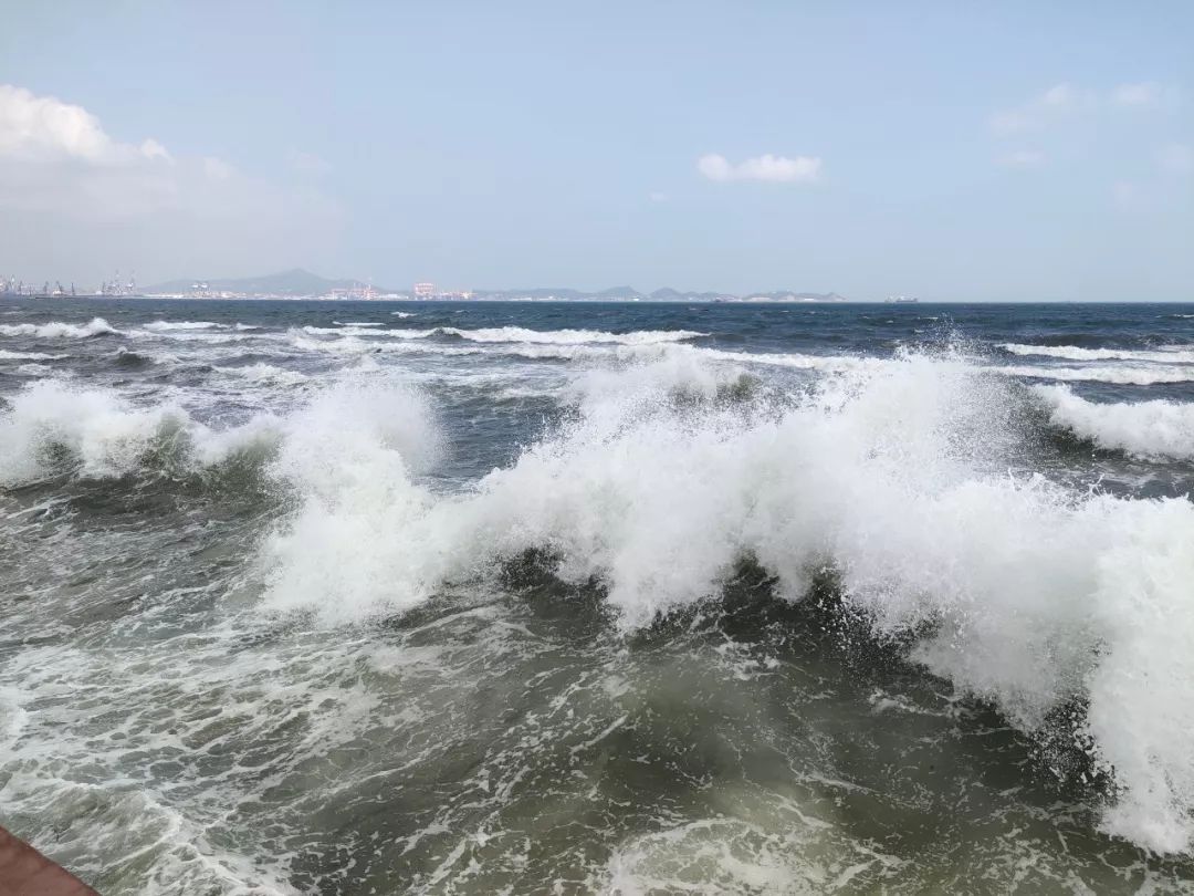 摄影:家在海边 惊涛拍岸,卷起千堆雪.