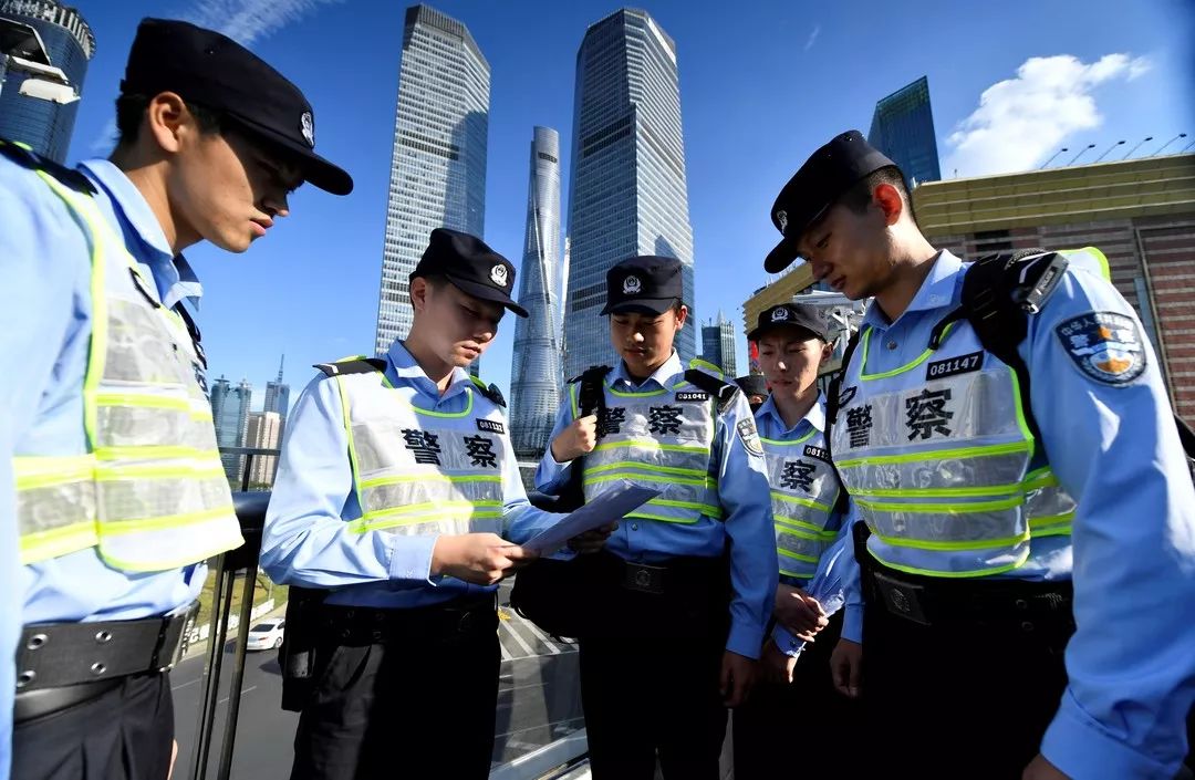 节日我在岗最美警色守沪平安