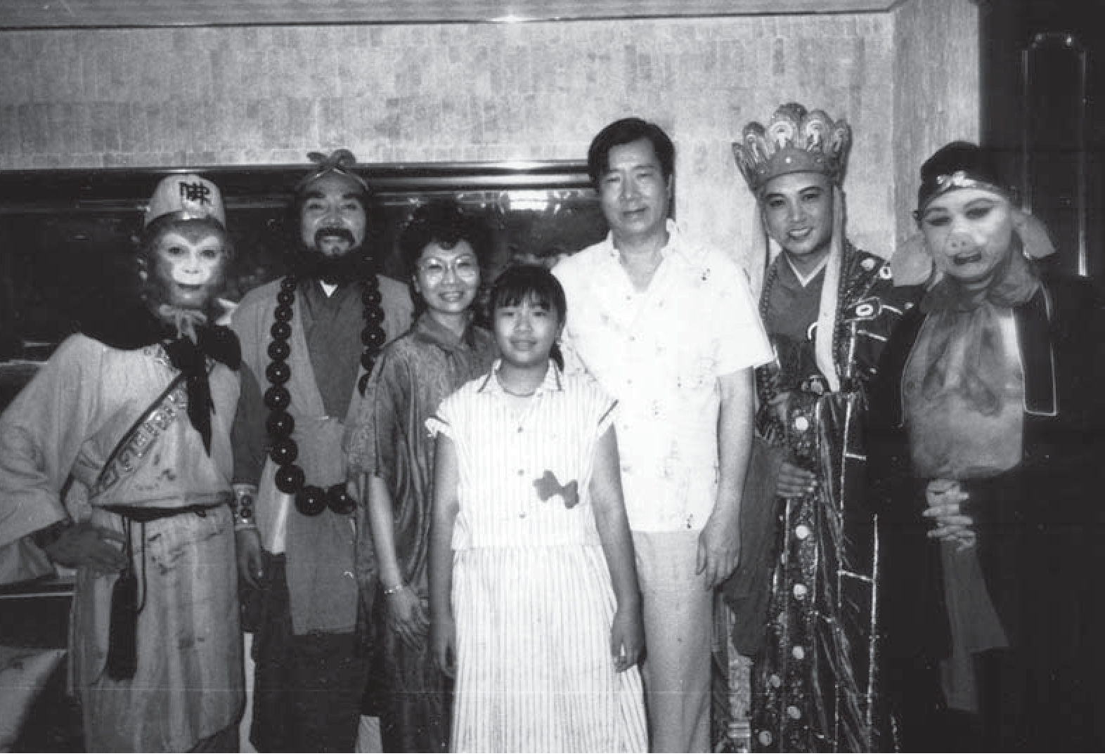 1982版《西游记》,罕见幕后剧照,猪八戒与孙悟空坐上