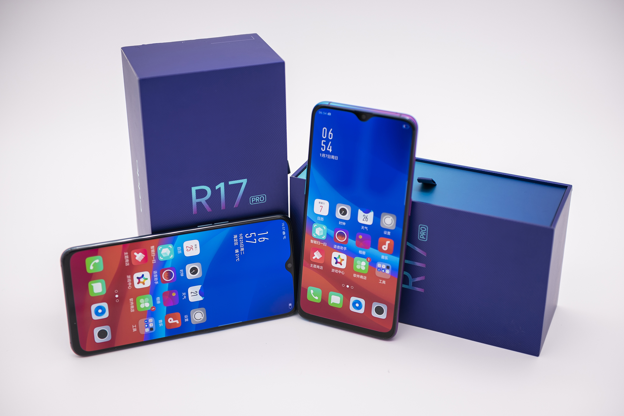 OPPO R17 Pro双色上手图赏：雾光渐变色和凝光绿有何不同特色