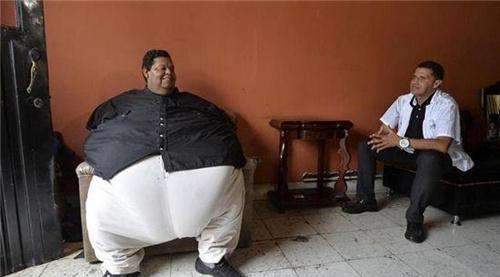 世界上最胖的男人560公斤,为与女友站着结婚减重230公斤